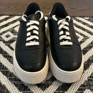 Lisa Vicky platform sneakers Black with white Size 7